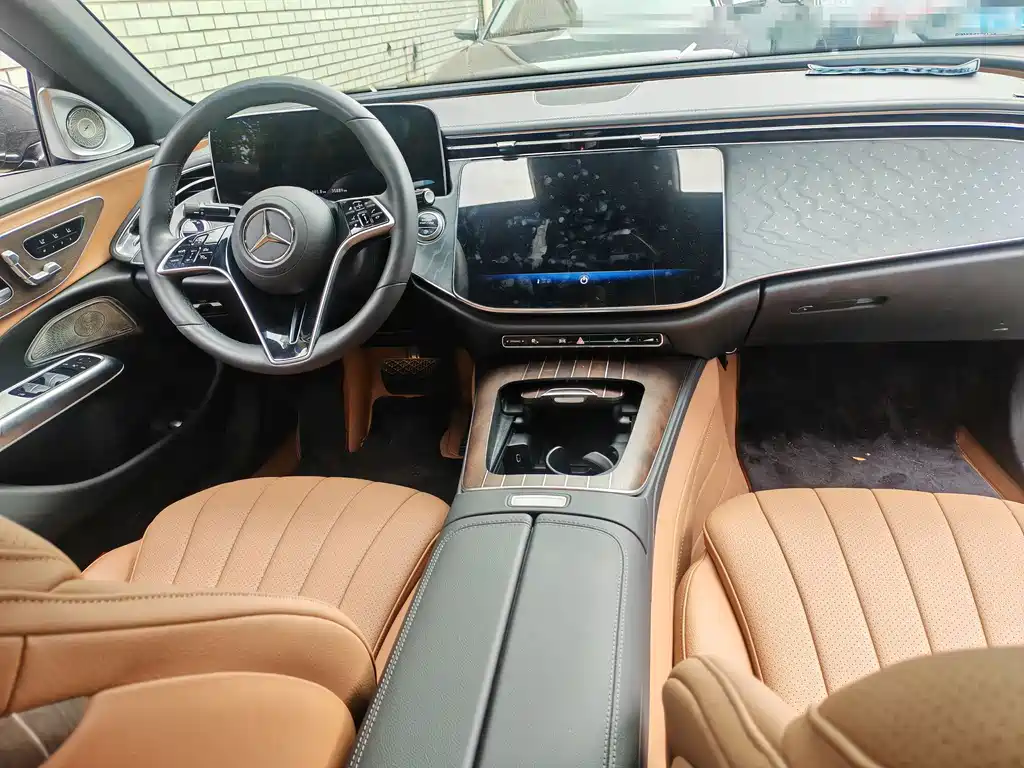 Mercedes-Benz E-Class — миниатюра 5