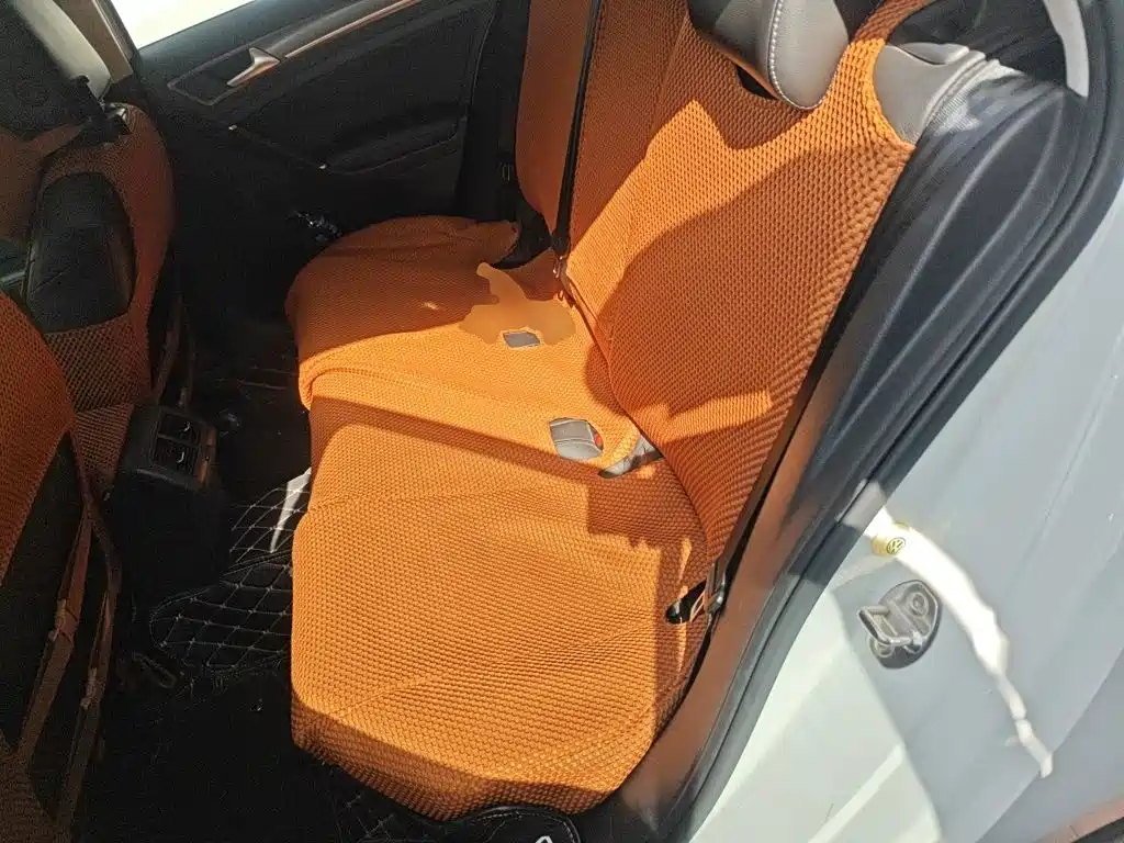 Volkswagen Golf — миниатюра 18