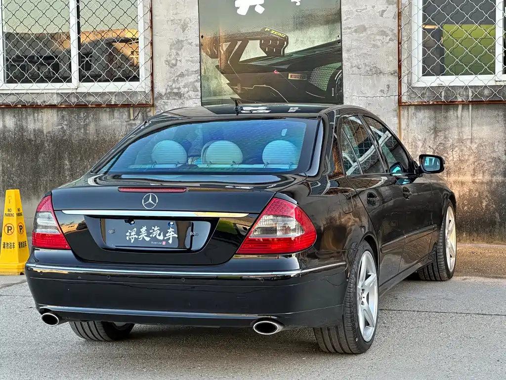 Mercedes-Benz E-Class — миниатюра 7