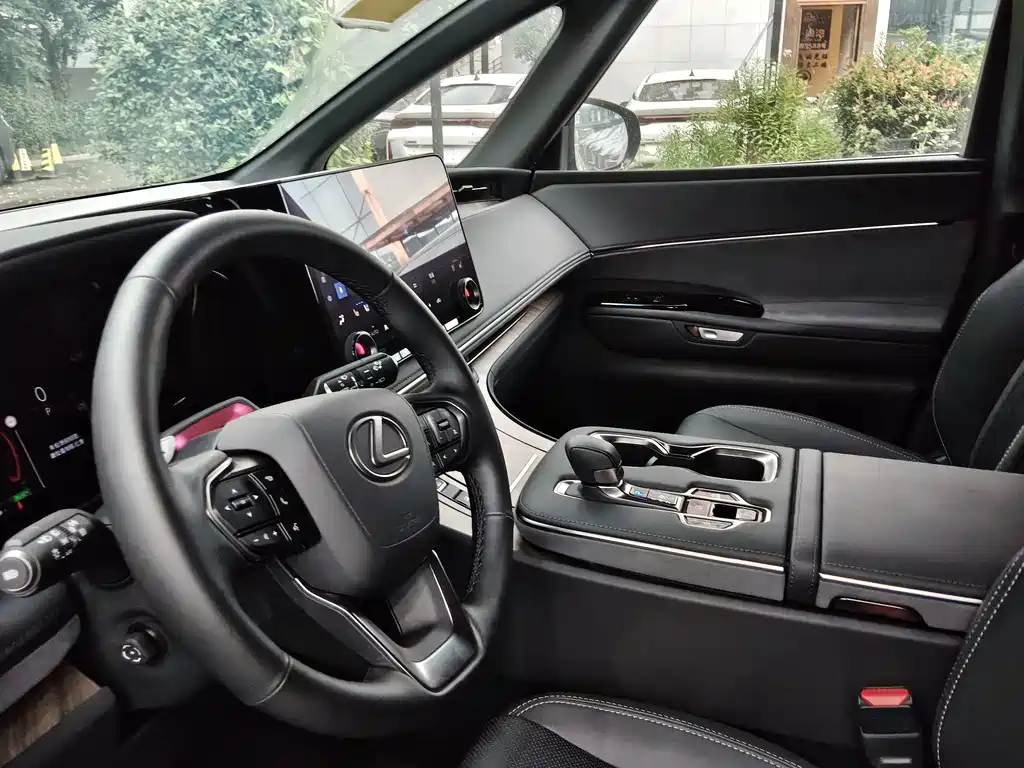 Lexus LM — миниатюра 7