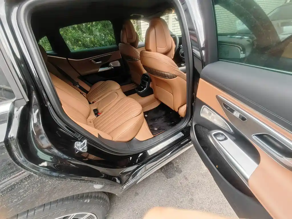 Mercedes-Benz E-Class — миниатюра 9