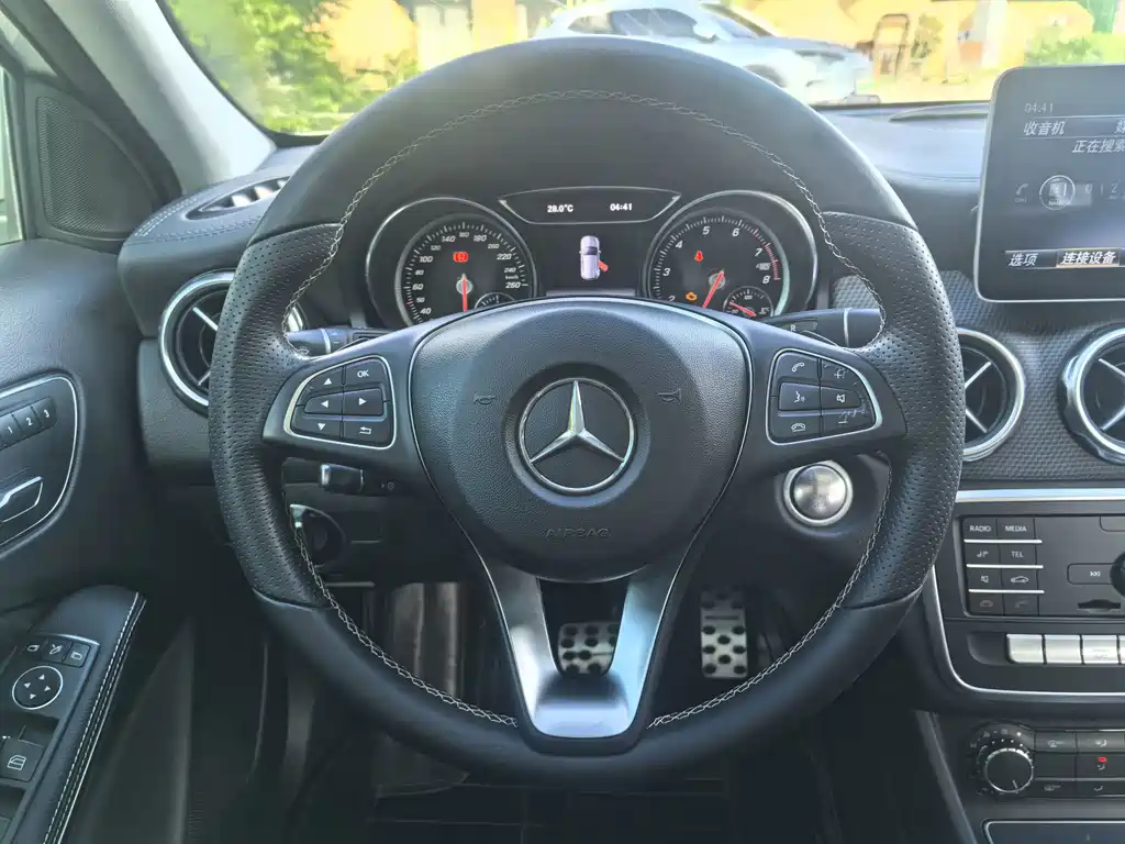 Mercedes-Benz GLA — миниатюра 17
