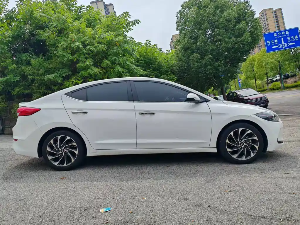 Hyundai Elantra — миниатюра 4