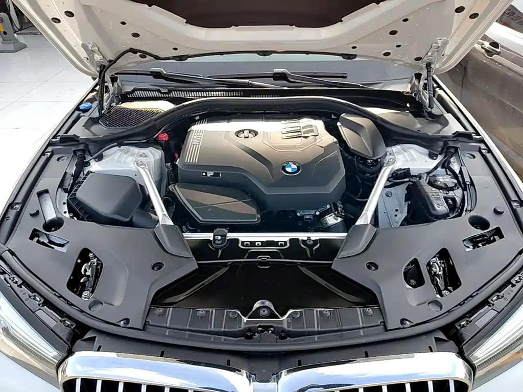 BMW 5 Series — миниатюра 20
