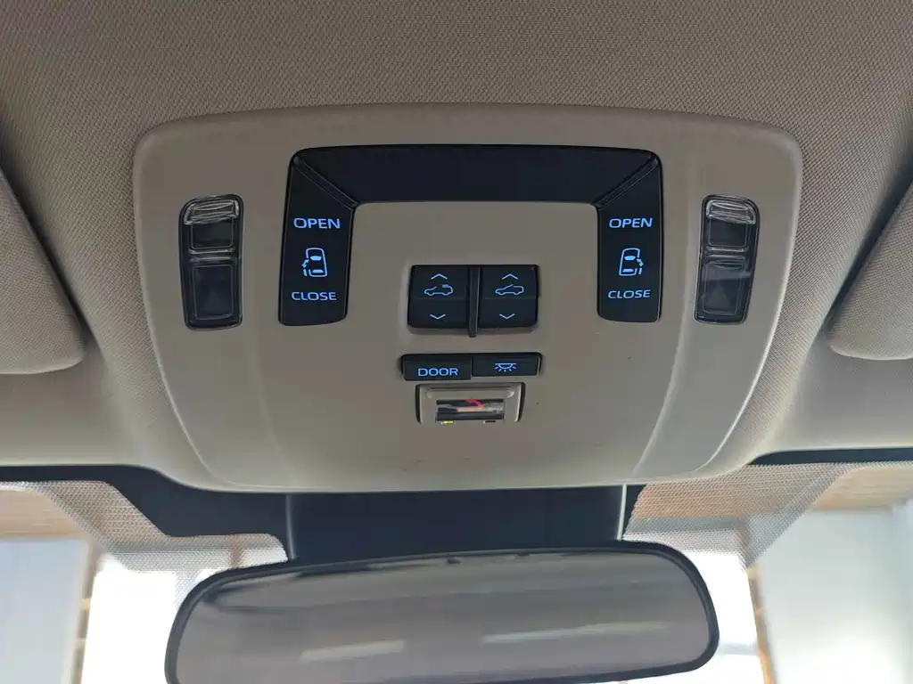 Toyota Sienna — миниатюра 12