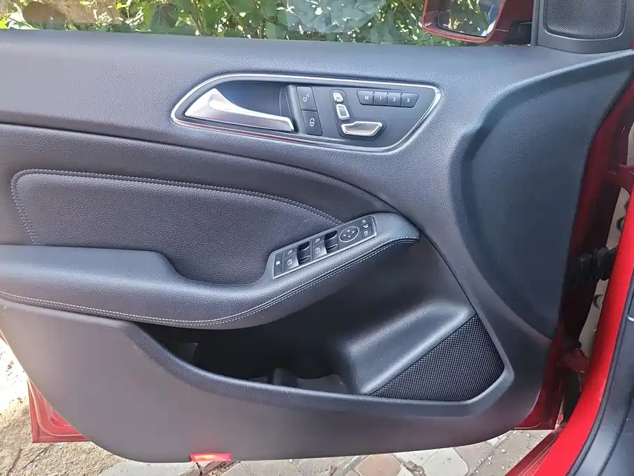Mercedes-Benz B-Class — миниатюра 7