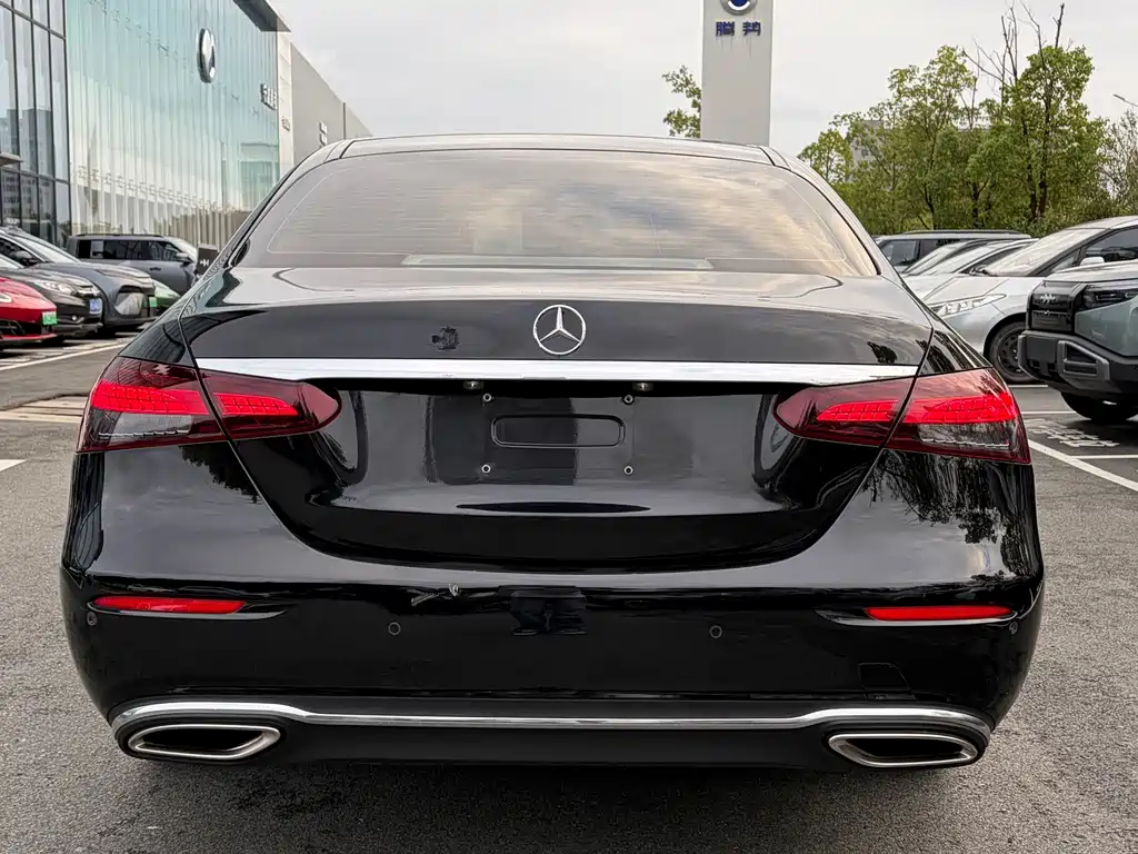 Mercedes-Benz E-Class — миниатюра 17