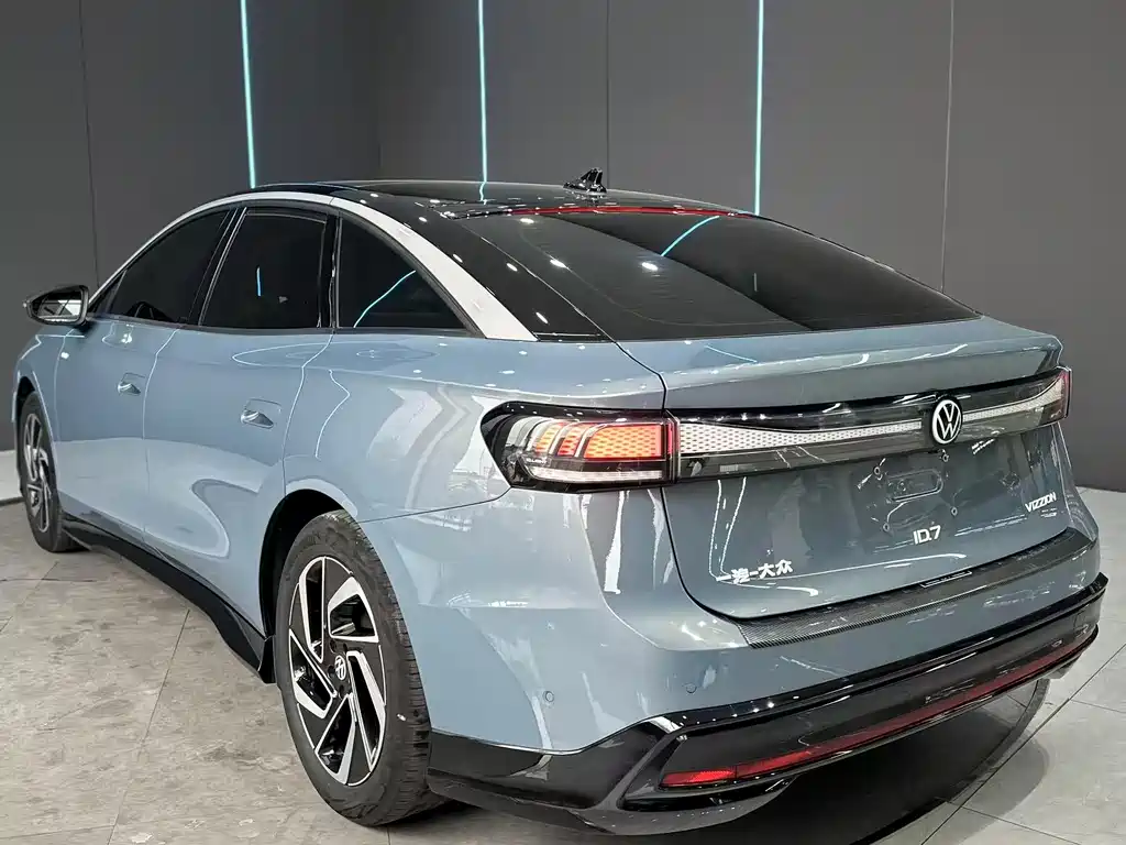 VOLKSWAGEN ID.7 VIZZION