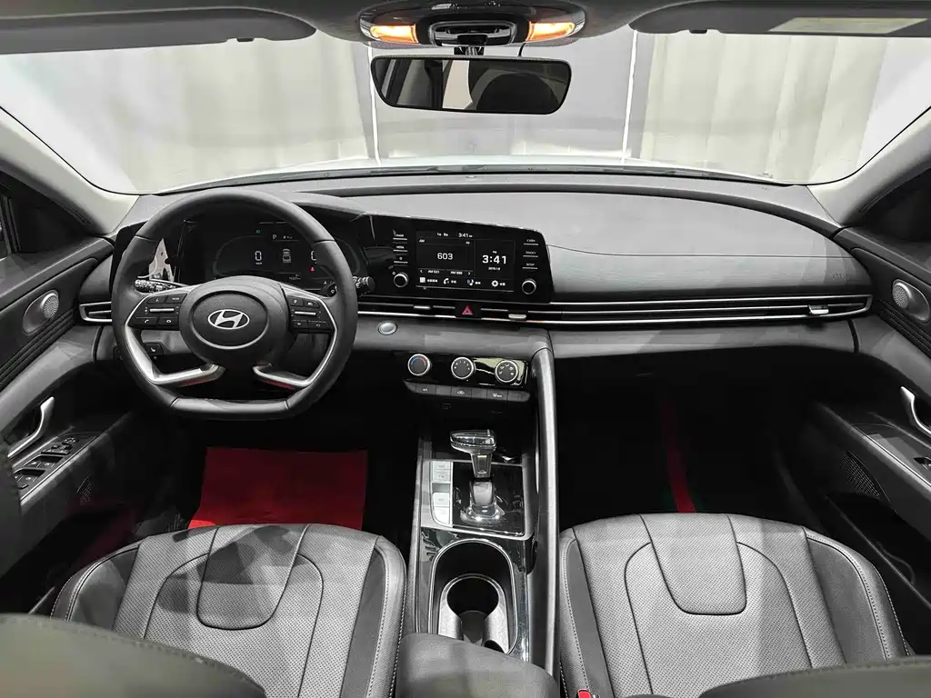 Hyundai Elantra — миниатюра 18