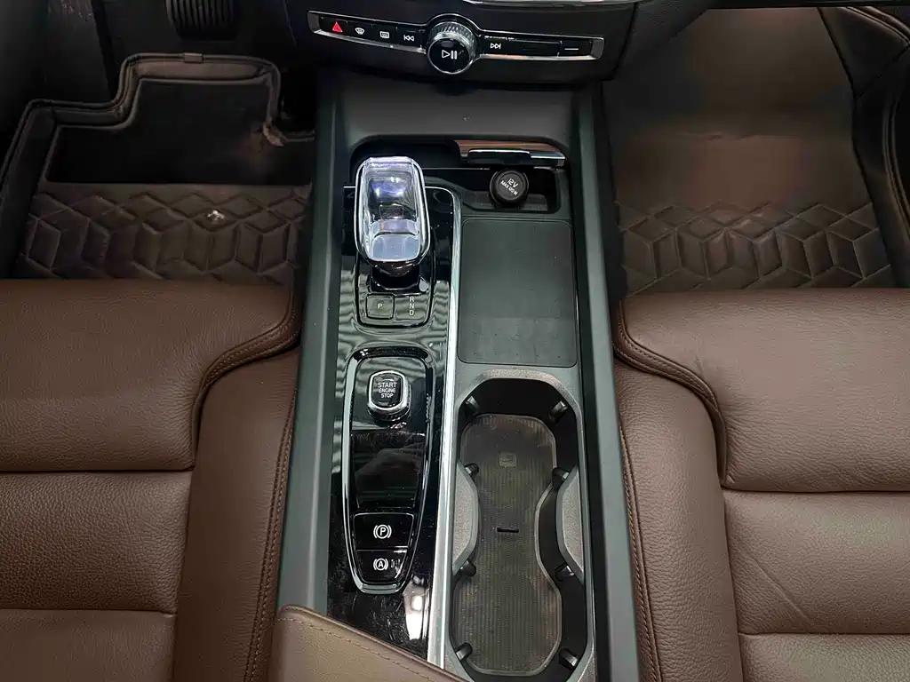 VOLVO XC60 PLUG IN HYBRID