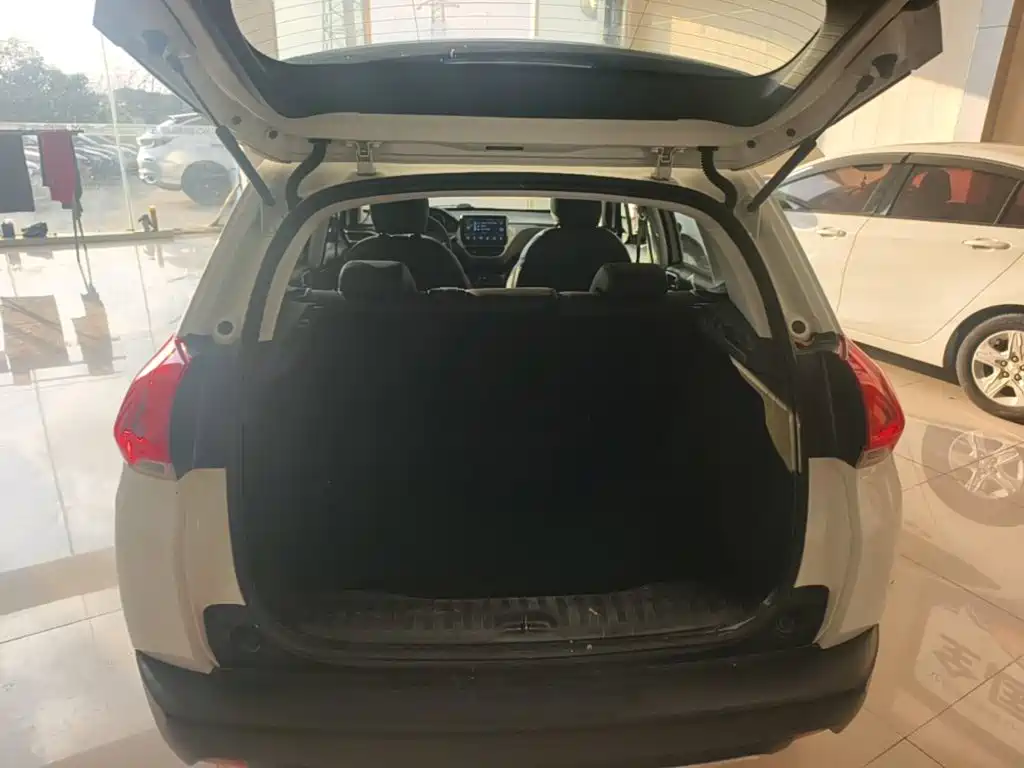 Peugeot 2008 — миниатюра 19