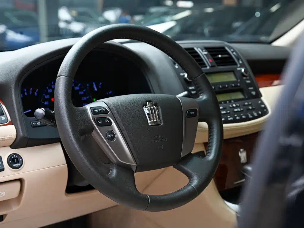 Toyota Crown — миниатюра 8
