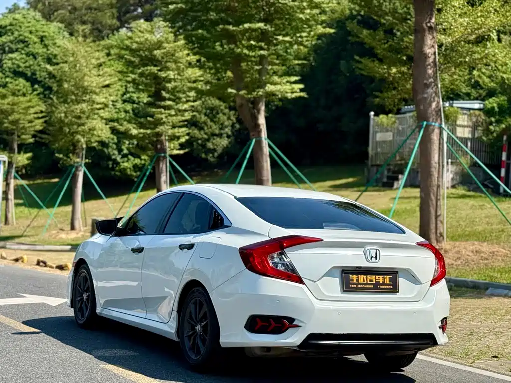 Honda Civic — миниатюра 8