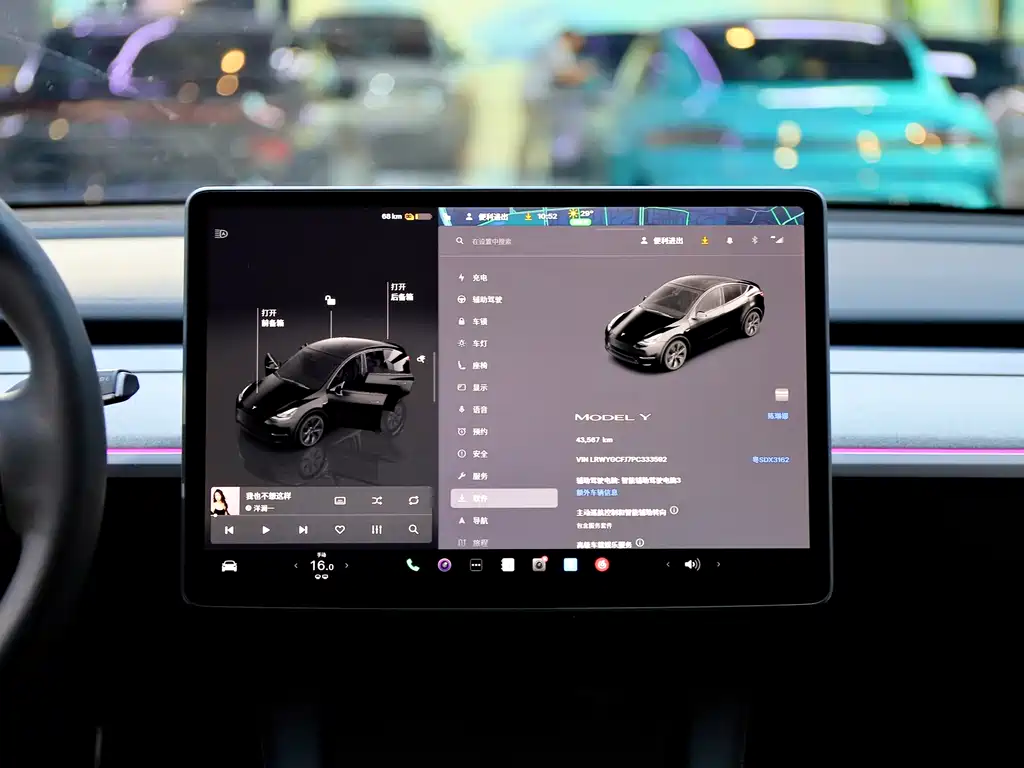 Tesla Model Y — миниатюра 12