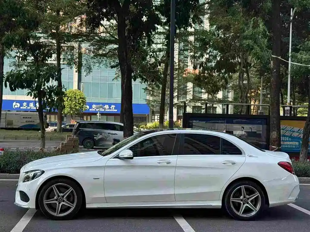 Mercedes-Benz C-Class — миниатюра 2