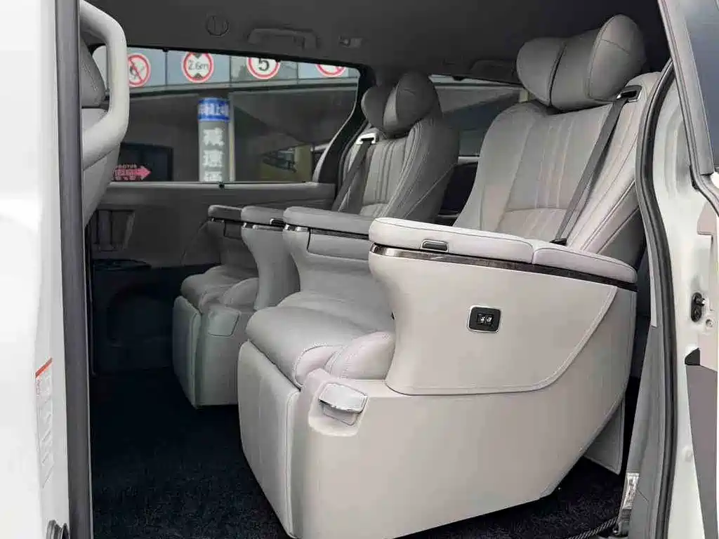 Toyota Sienna — миниатюра 5