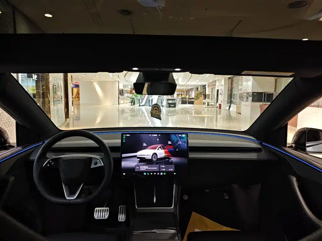 Tesla Model Y L — миниатюра 18