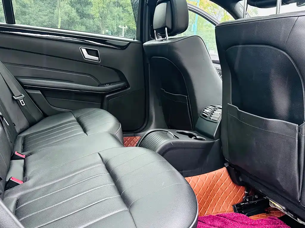 Mercedes-Benz E-Class — миниатюра 7