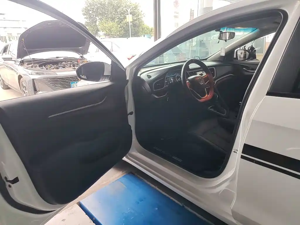 Buick Excelle — миниатюра 16