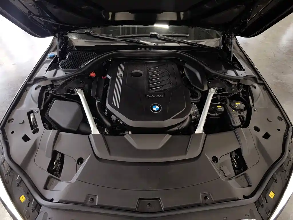 BMW 7 Series — миниатюра 6