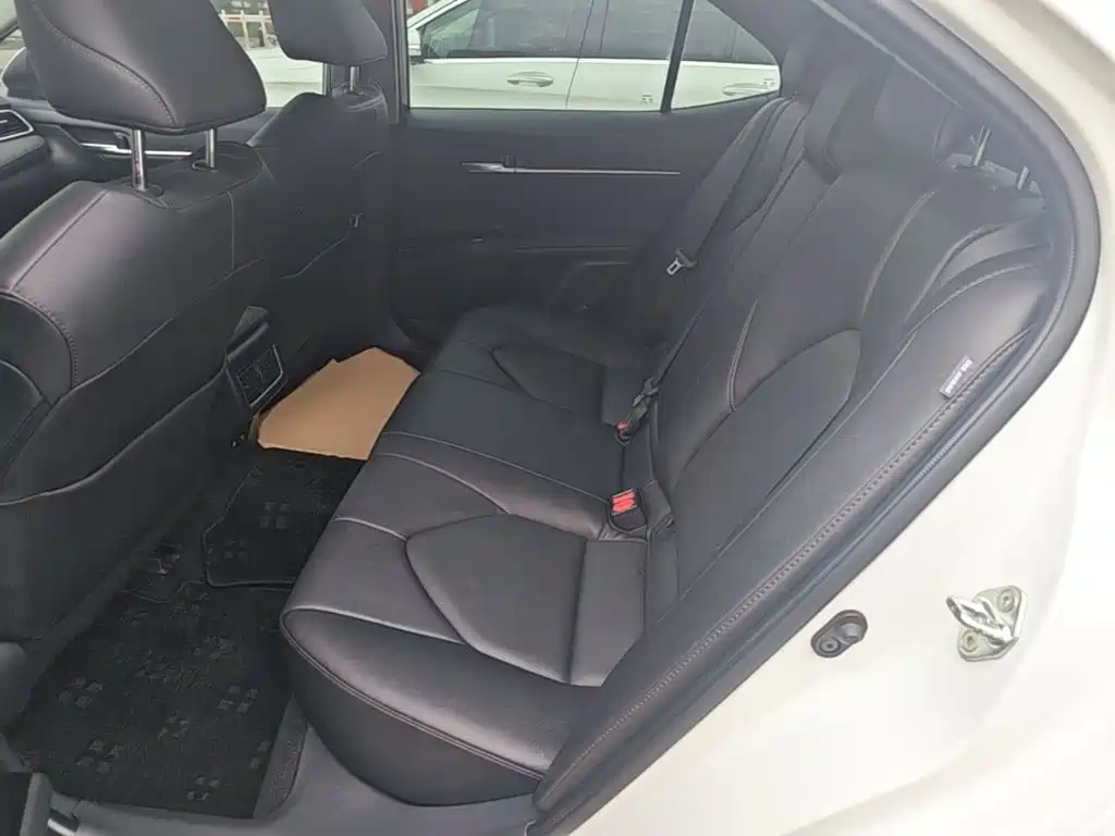 Toyota Camry — миниатюра 17