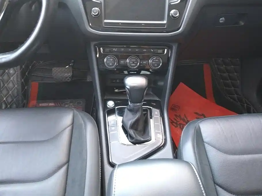 Volkswagen Tiguan L — миниатюра 16