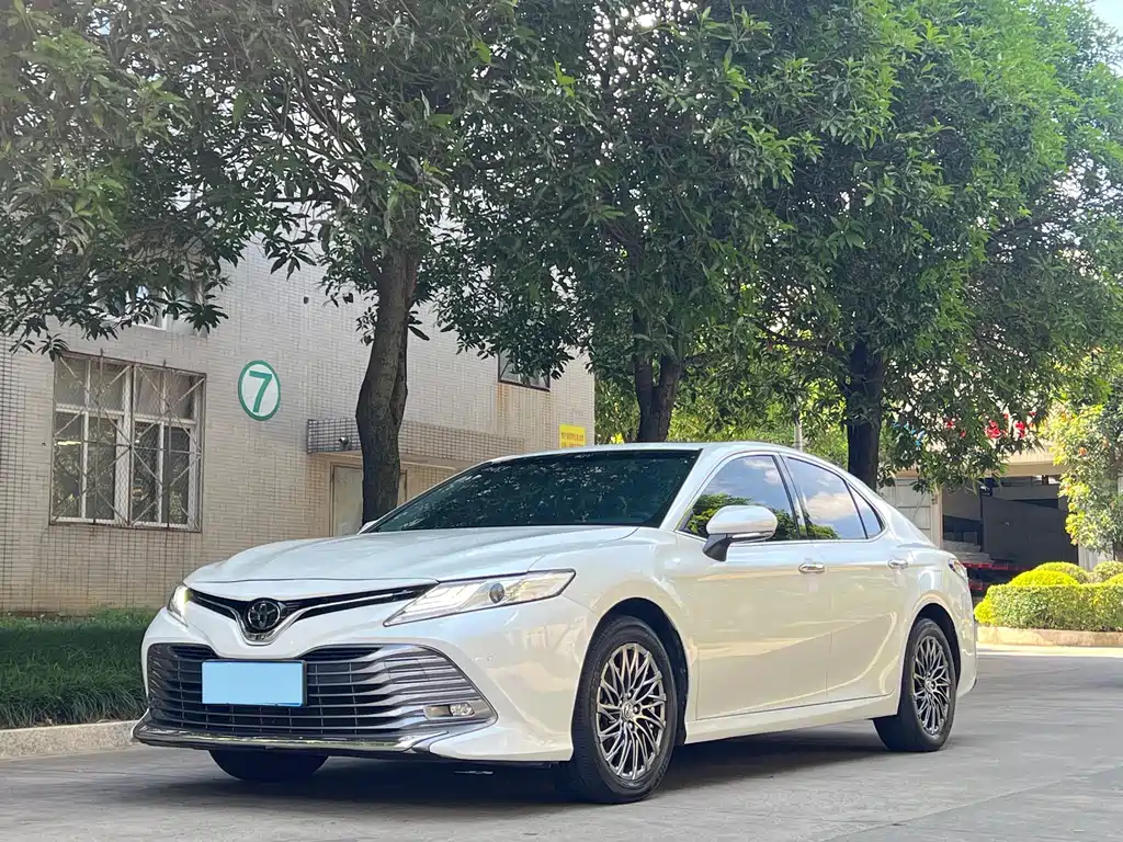 Toyota Camry — миниатюра 2