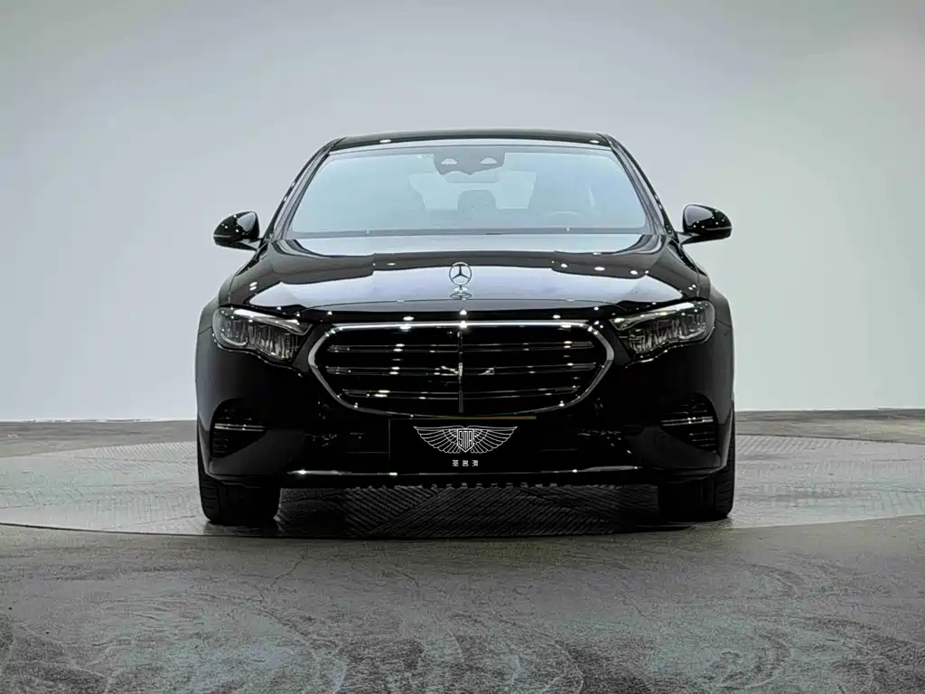 Mercedes-Benz E-Class — миниатюра 2