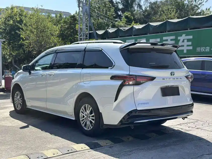 Toyota Sienna — миниатюра 9