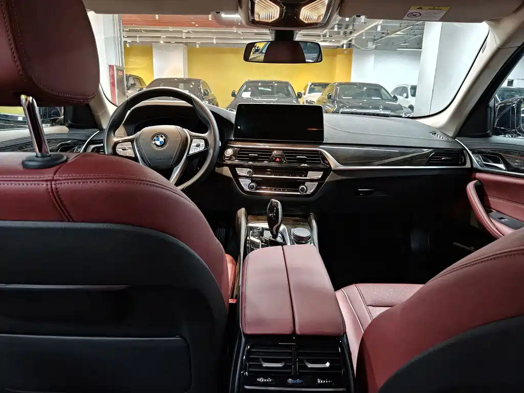 BMW 5 Series — миниатюра 8