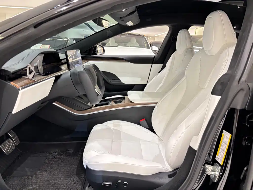 Tesla Model S — миниатюра 9