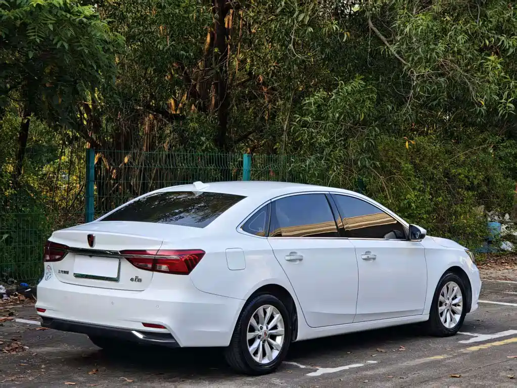 Roewe i6 New Energy — миниатюра 4