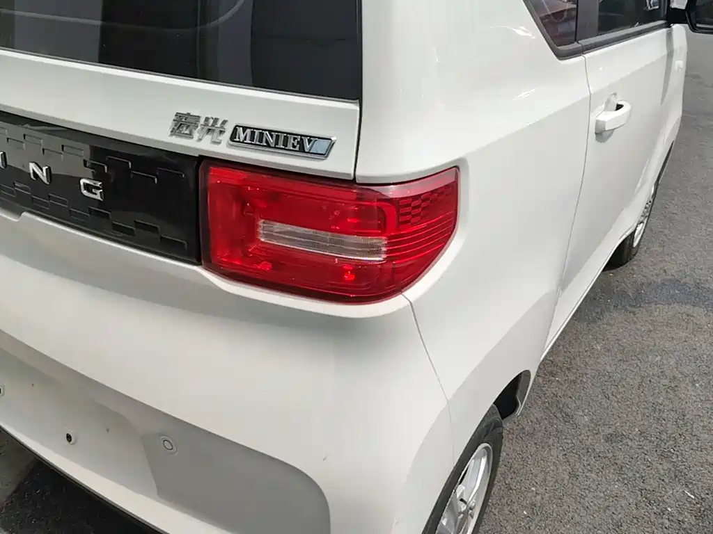 Wuling MINIEV — миниатюра 8