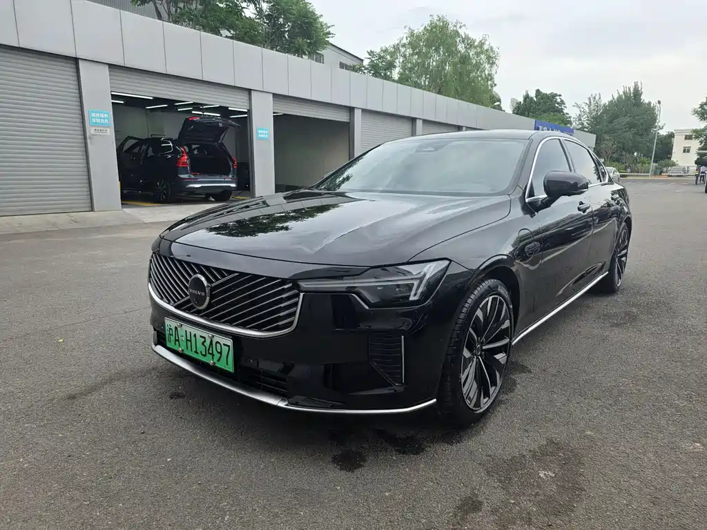 Volvo S90 PHEV 2025