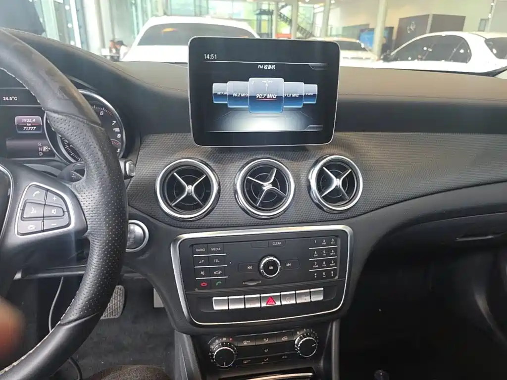 Mercedes-Benz GLA — миниатюра 18