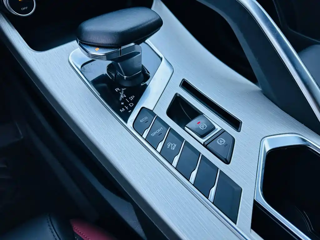 Geely Binyue — миниатюра 11