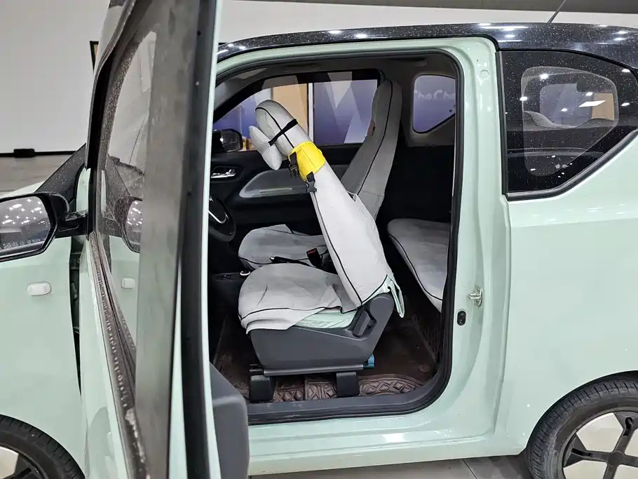 Wuling MINIEV — миниатюра 11