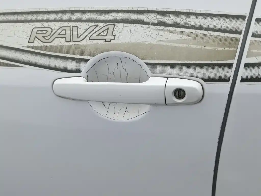 Toyota RAV4 — миниатюра 18