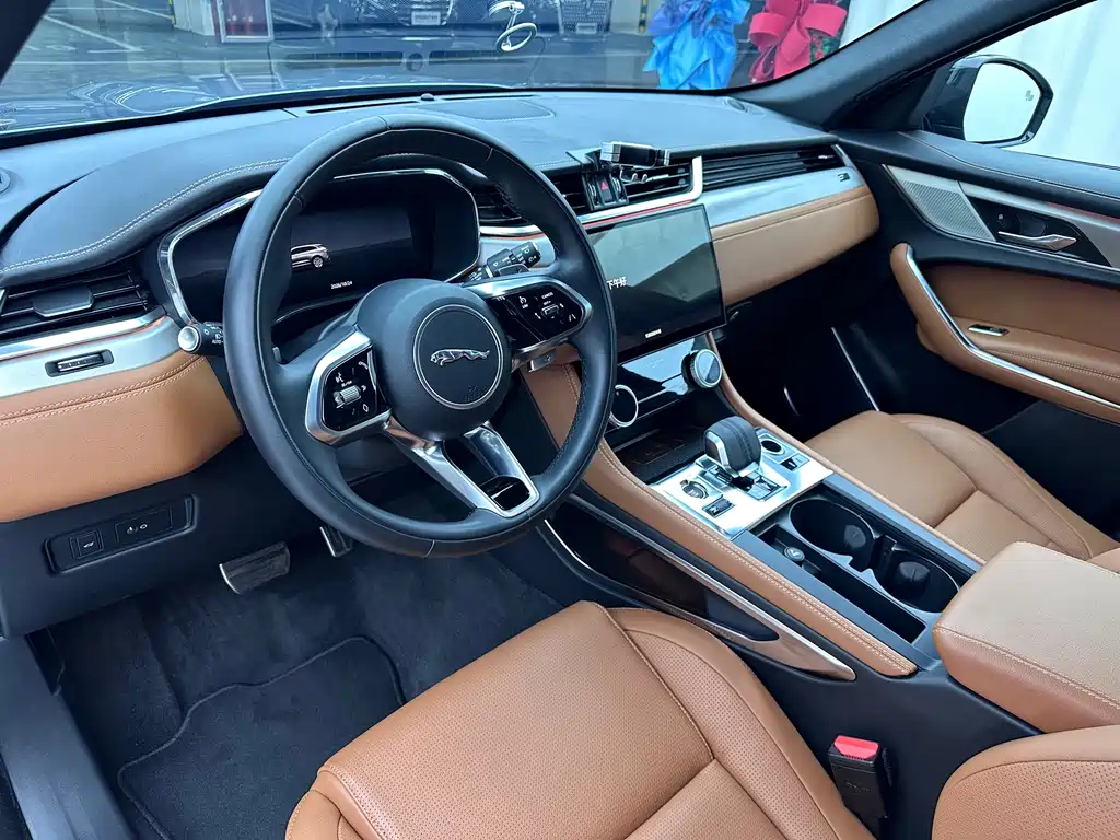 Jaguar F-PACE — миниатюра 6