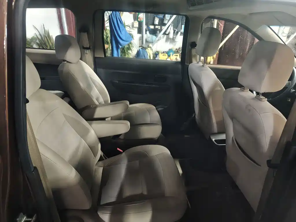 Wuling Hongguang — миниатюра 7