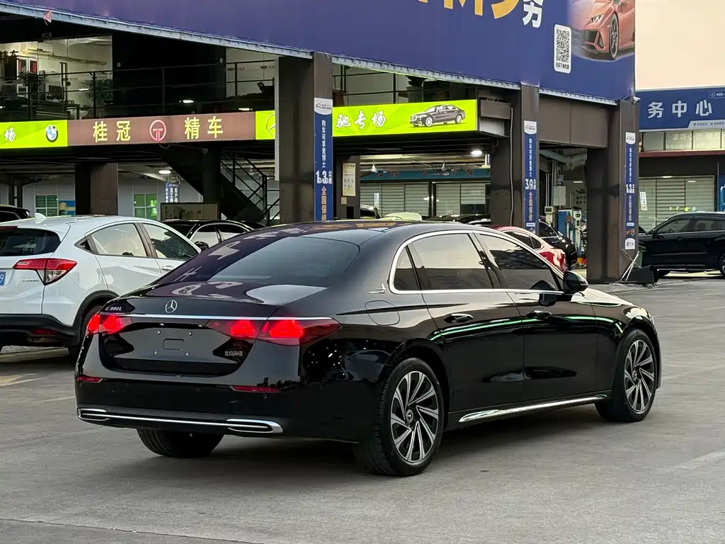 Mercedes-Benz E-Class — миниатюра 18