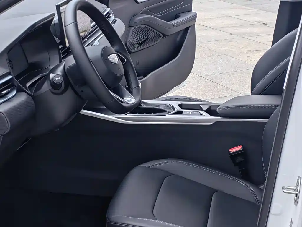 Geely Emgrand 2025 4 1.5L CVT