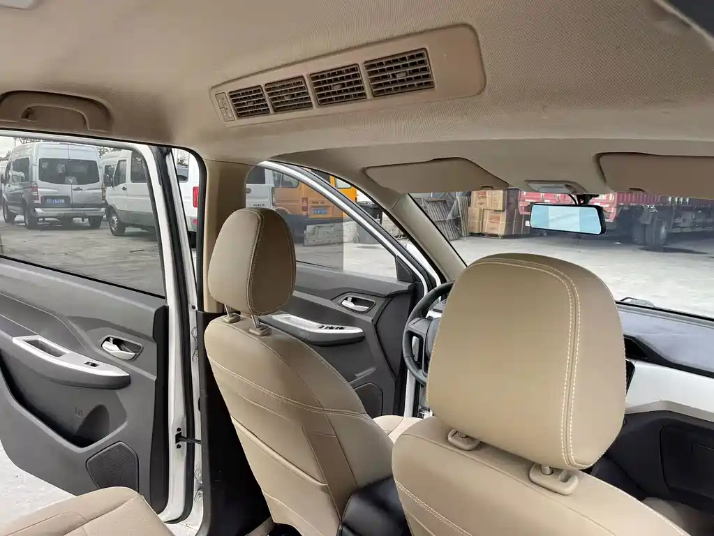 Wuling Hongguang — миниатюра 9