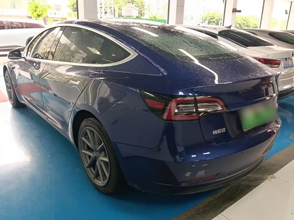 Tesla Model 3 — миниатюра 5