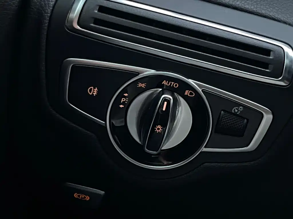 Mercedes-Benz C-Class — миниатюра 16