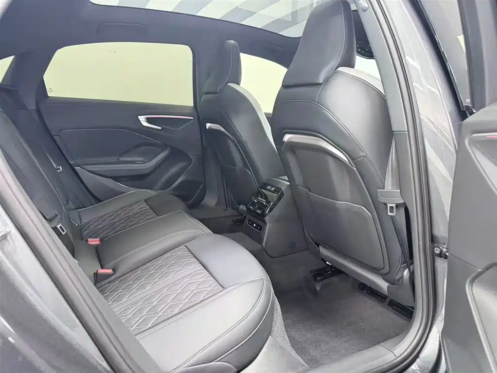 Audi Audi A5L — миниатюра 7