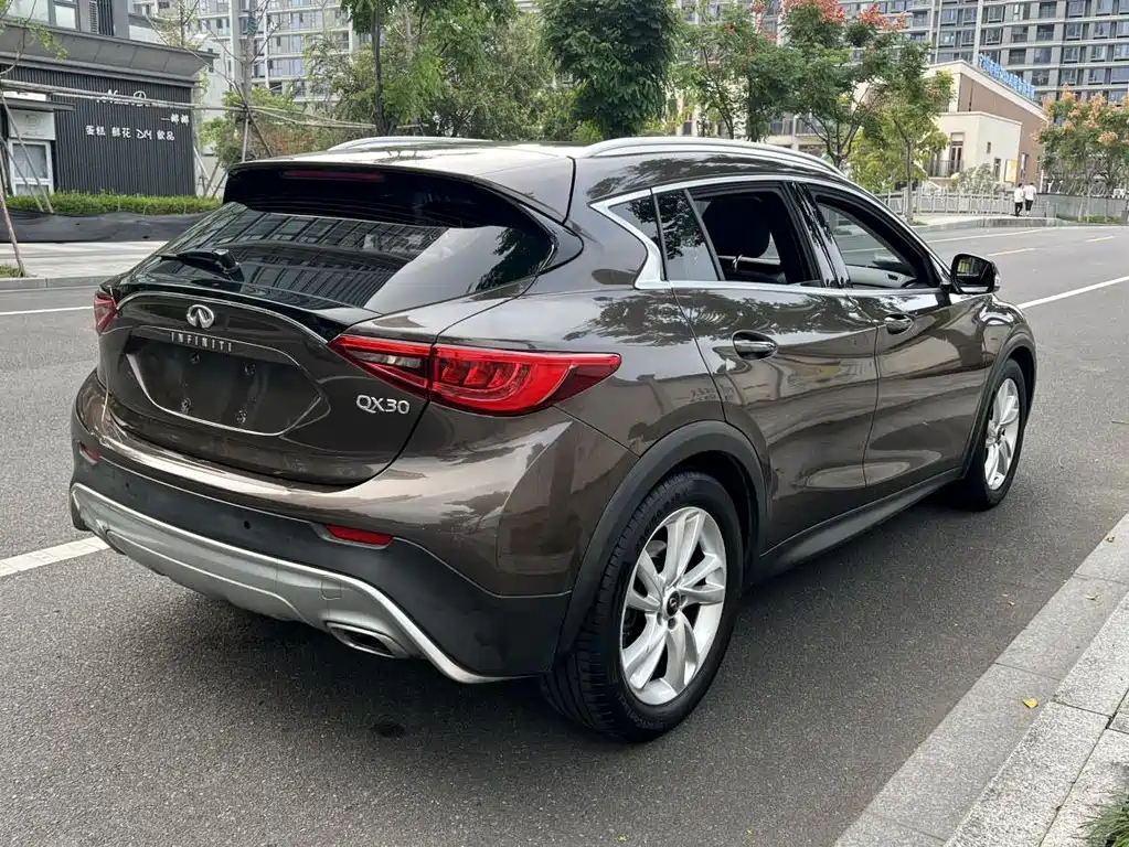 Infiniti QX30 — миниатюра 12