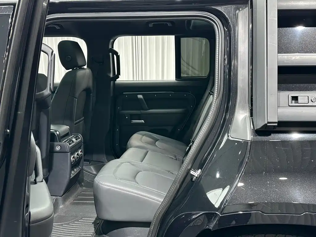 Land Rover Defender — миниатюра 22
