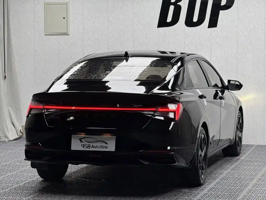 Hyundai Elantra — миниатюра 11