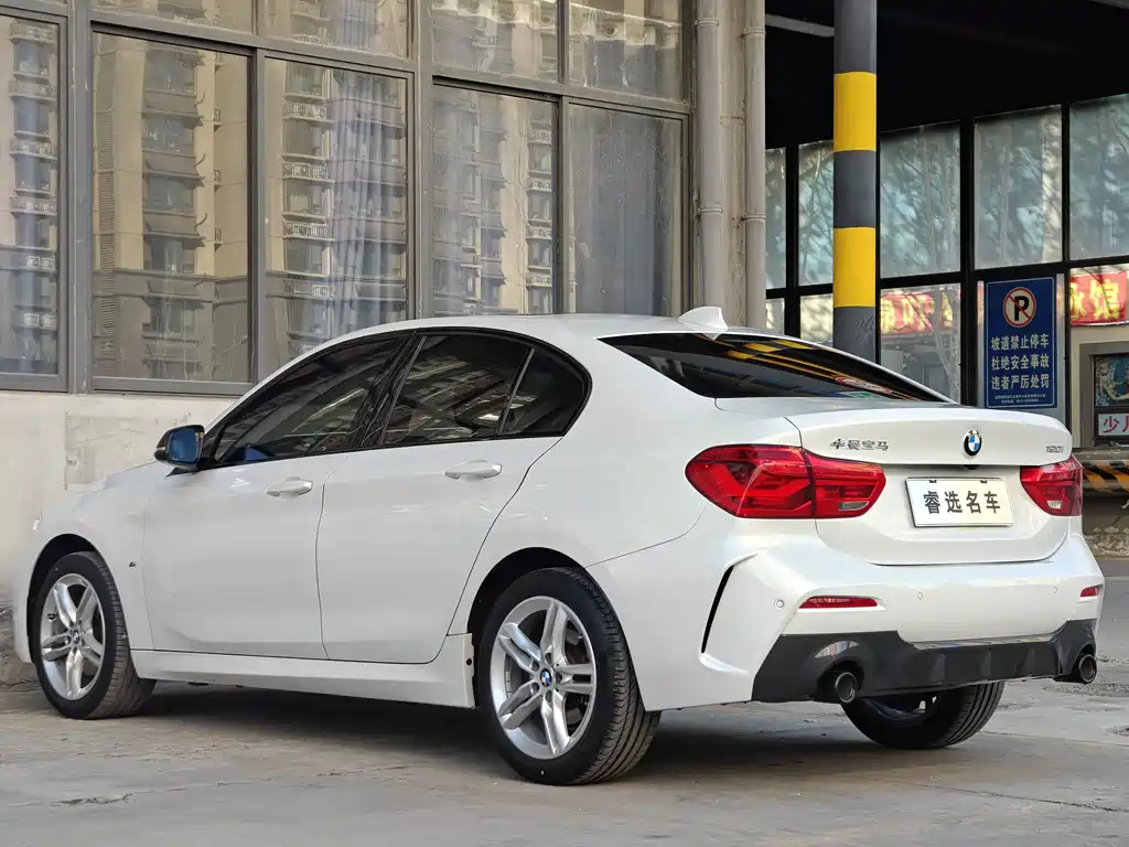 BMW 1 SERIES